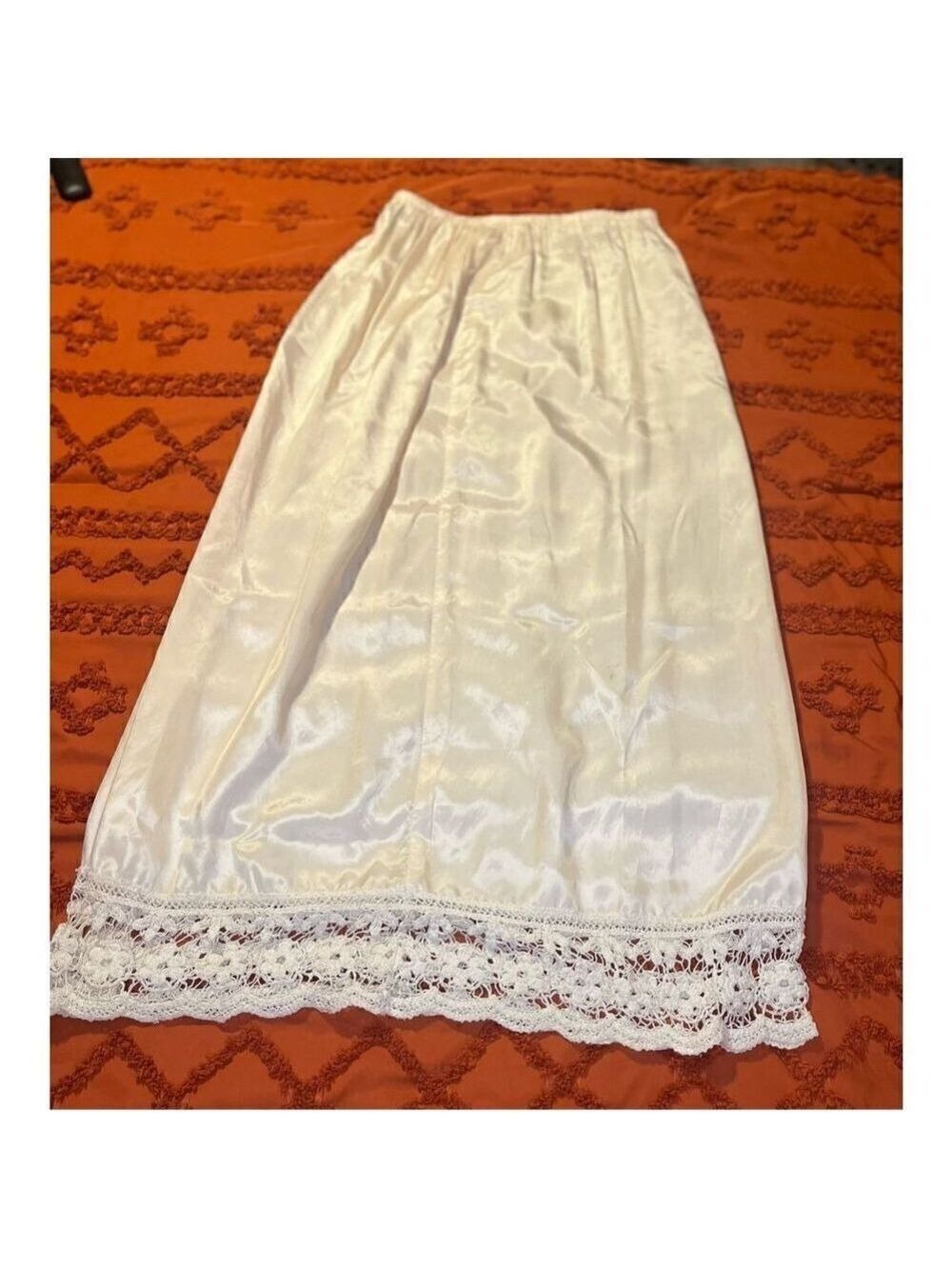 New Frontier Slip. Shiny heavy silky feel. USA. Sz. Large